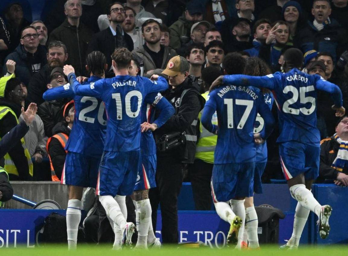 切尔西客场迎战曼联，备受期待火爆对决的简单介绍